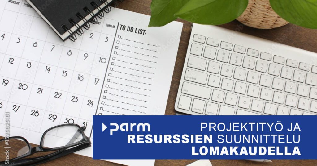 Post_Resources_Vacation Työasema, jossa on näppäimistö, kalenteri ja aurinkolasit. Työntekijä on valmis lomalle